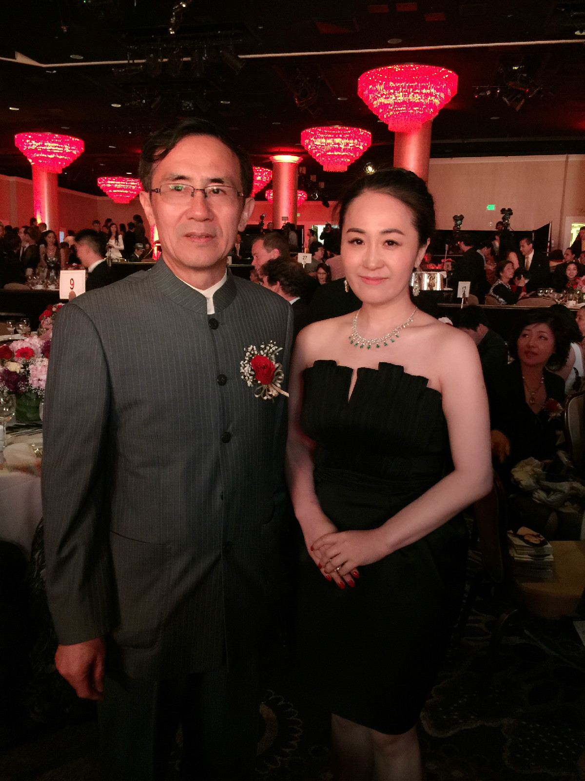 姜晗与中国驻洛杉矶领馆文化参赞车兆和 姜晗与中国驻洛杉矶领馆文化参赞车兆和