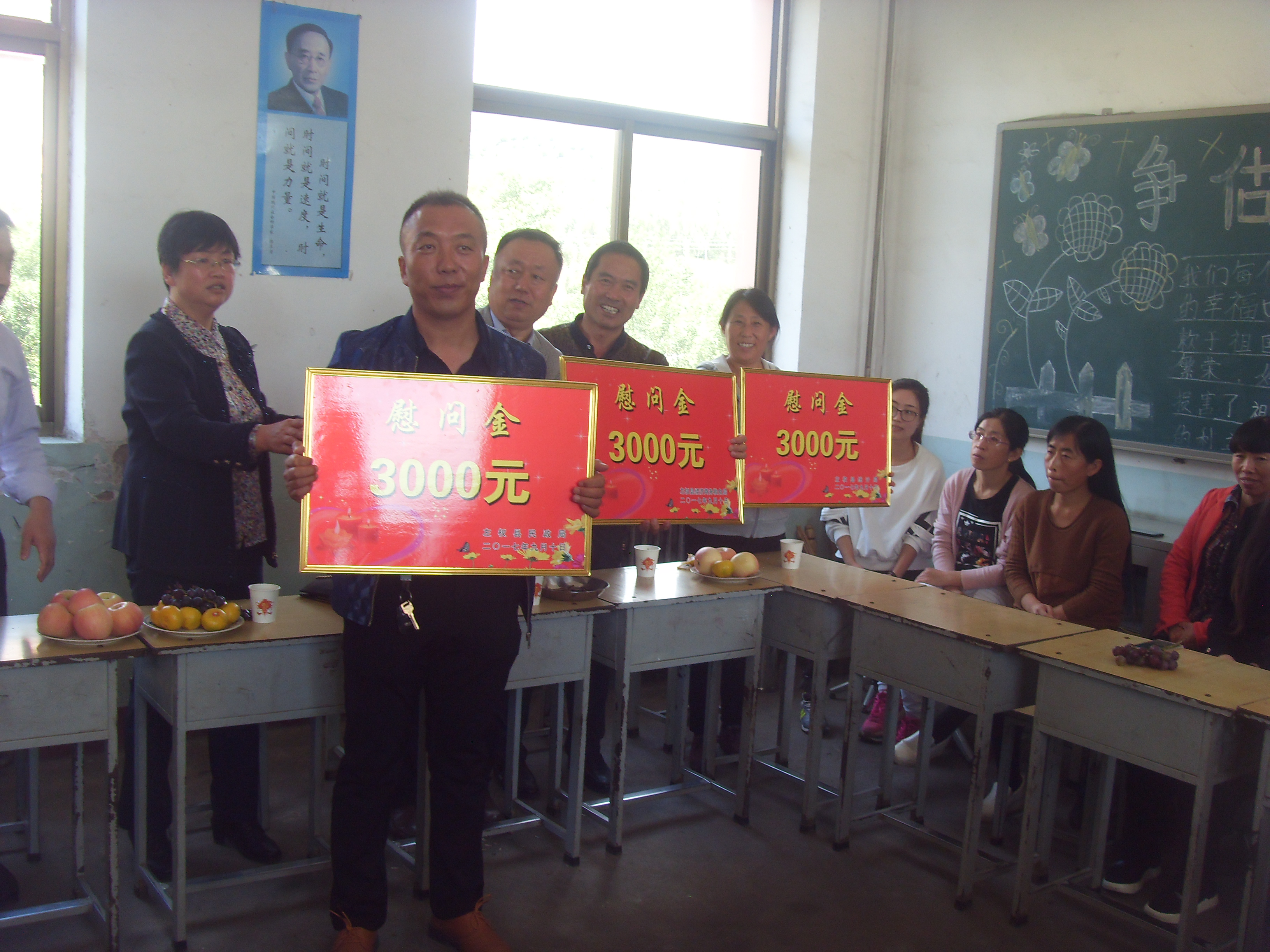 范小红校长在教师节座谈会上 范小红校长在教师节座谈会上