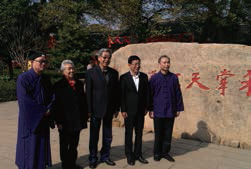 许院长与国家宗教局副局长,天师府主持合影 许院长与国家宗教局副局长,天师府主持合影
