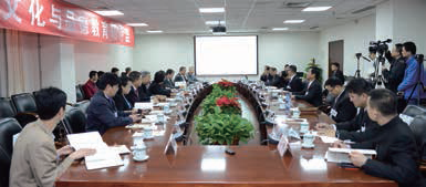 研讨现场教育工作者细心聆听 研讨现场教育工作者细心聆听