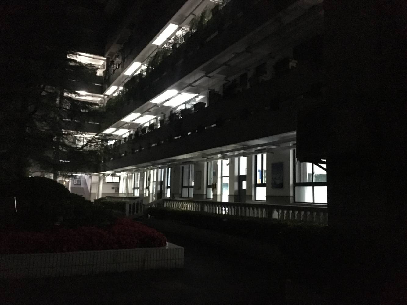 挑灯苦读,自强不息 挑灯苦读,自强不息
