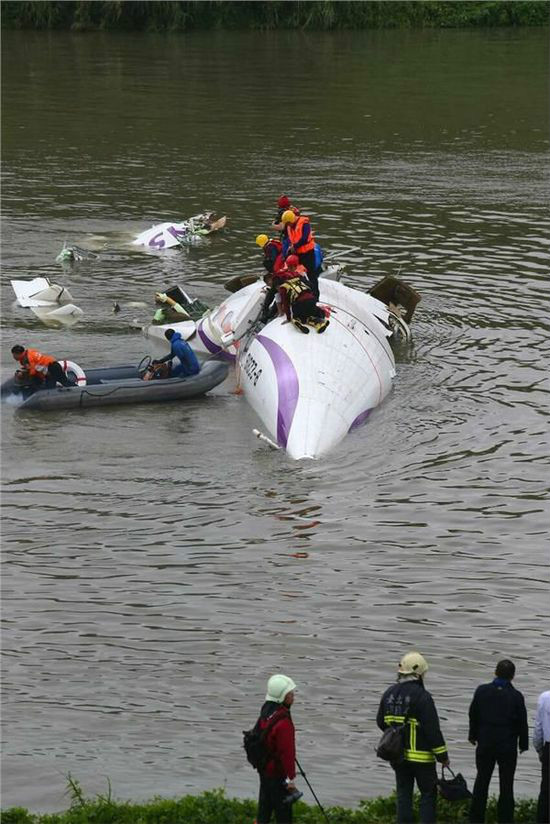 2·4台湾复兴航空客机坠河事件(台湾复兴航空事故) 2·4台湾复兴航空客机坠河事件(台湾复兴航空事故)