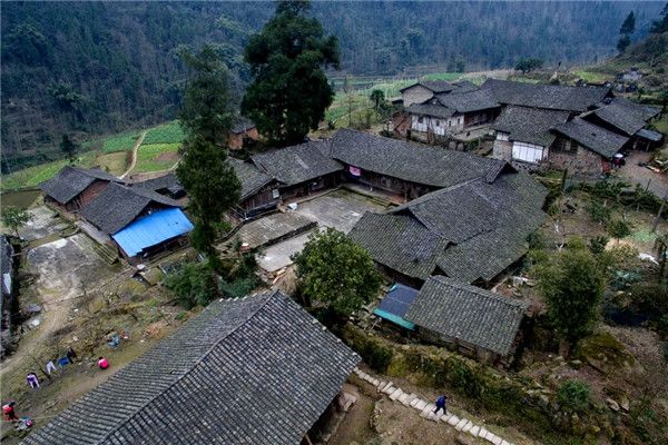 小龙潭村(昆明寻甸回族彝族自治县下辖村) 小龙潭村(昆明寻甸回族彝族自治县下辖村)