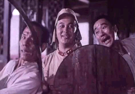 电影《巧奔妙逃》剧照“弹棉花” 电影《巧奔妙逃》剧照“弹棉花”