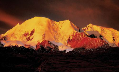 阿尼玛卿山 阿尼玛卿山