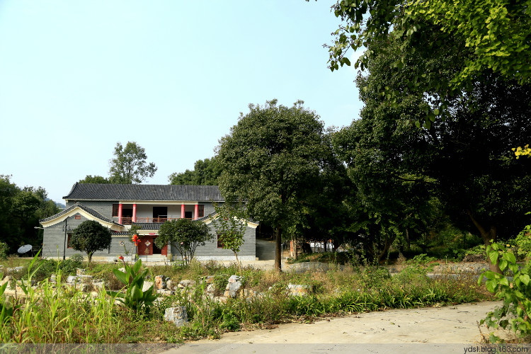 白泥村(贵州省毕节市放珠镇下辖村)