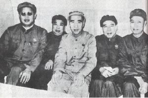 吴法宪(左2)李作鹏、林彪、黄永胜、邱会作 吴法宪(左2)李作鹏、林彪、黄永胜、邱会作