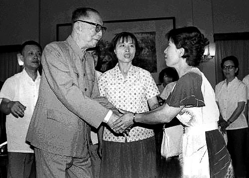 聂荣臻在人民大会堂会见美穗子 聂荣臻在人民大会堂会见美穗子