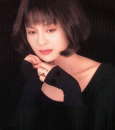 《蝶儿蝶儿满天飞》演唱者:高胜美 《蝶儿蝶儿满天飞》演唱者:高胜美
