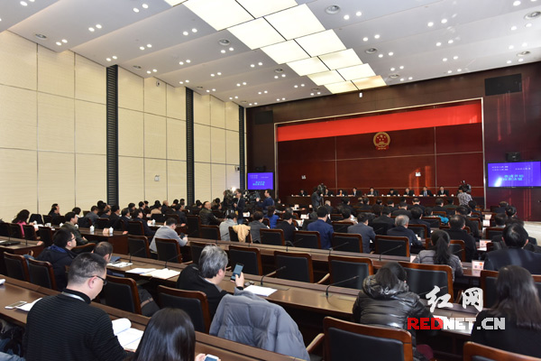 河南省十二届人大五次会议主席团第一次会议