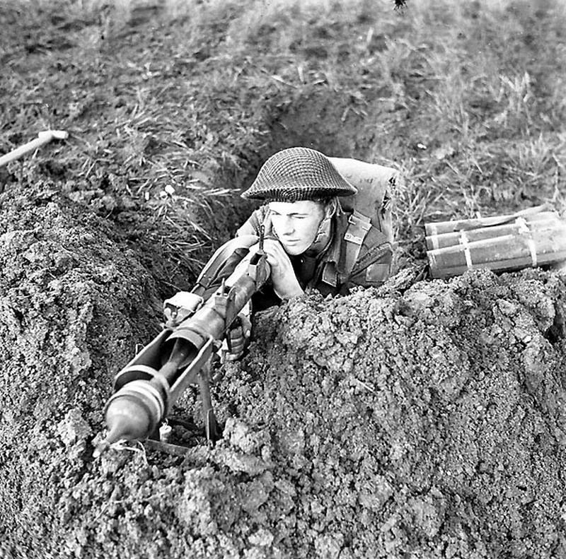 英国步兵反坦克发射器PIAT 英国步兵反坦克发射器PIAT