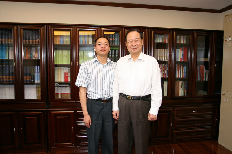 北京政研院领导向总顾问汇报工作併合影留念 北京政研院领导向总顾问汇报工作併合影留念
