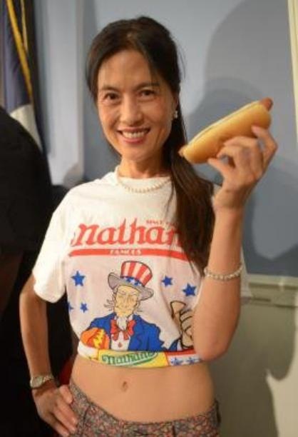 李蕙(纽约吃热狗大赛华人季军)
