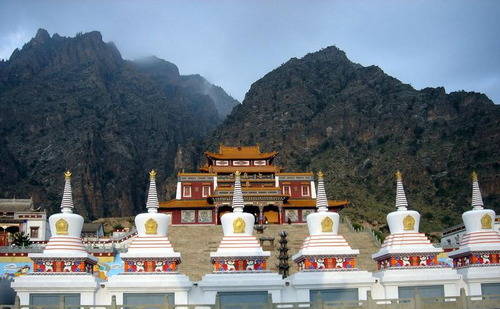 贺兰山中的寺庙 贺兰山中的寺庙