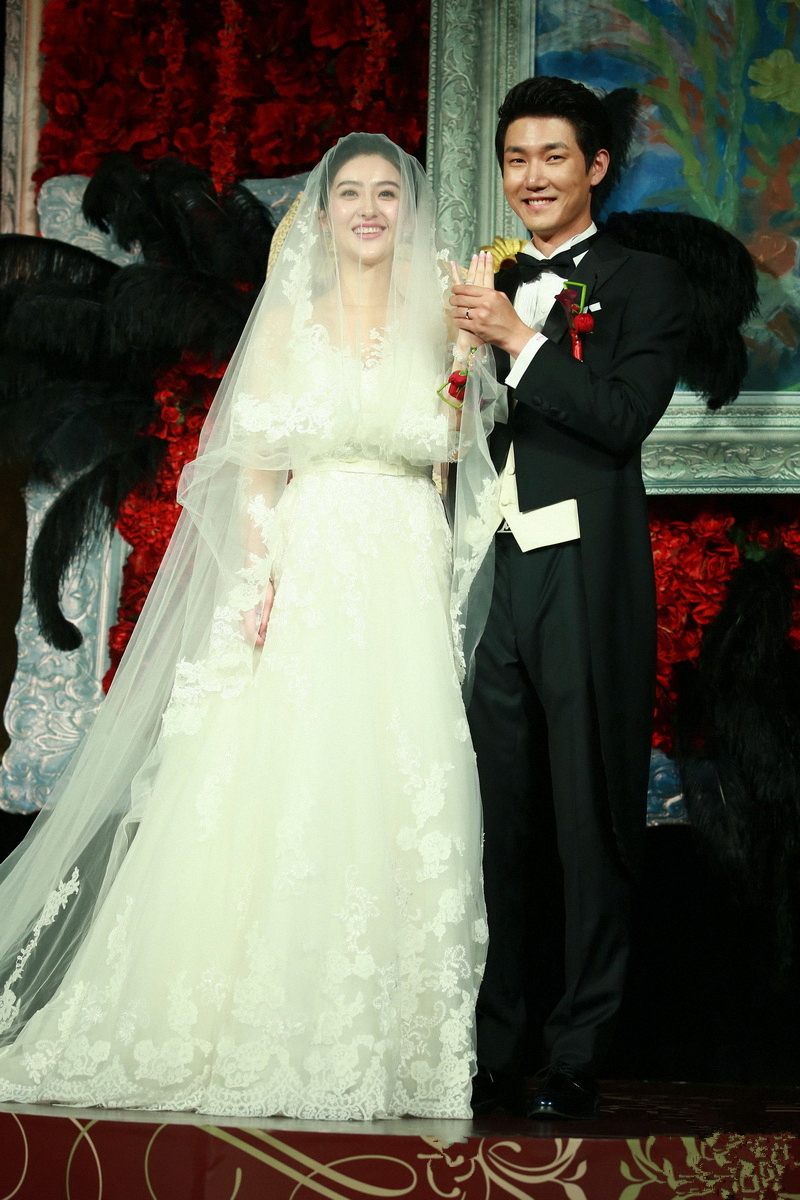 王晰 金宴竹 在婚礼上 王晰 金宴竹 在婚礼上