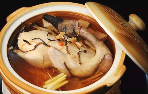 花雕酒炖鸭