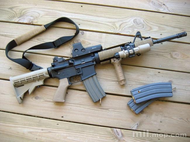 M4A1卡宾枪(M4A1（美国柯尔特公司研製步枪）)