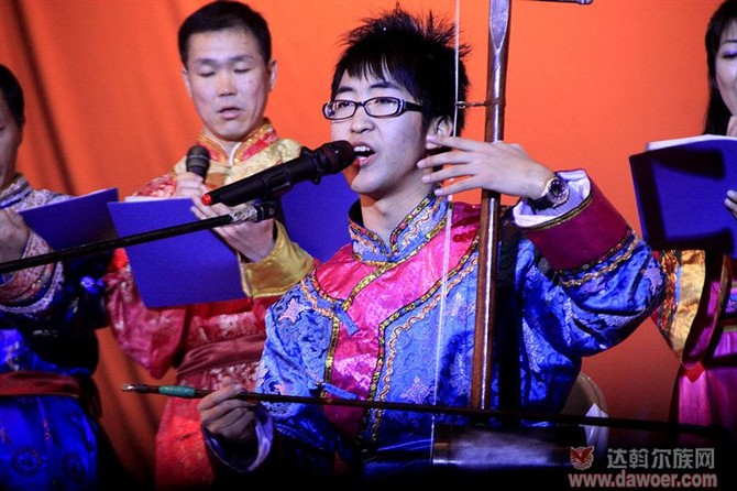 四胡说唱 达斡尔族“乌钦” 少郎与岱夫 四胡说唱 达斡尔族“乌钦” 少郎与岱夫