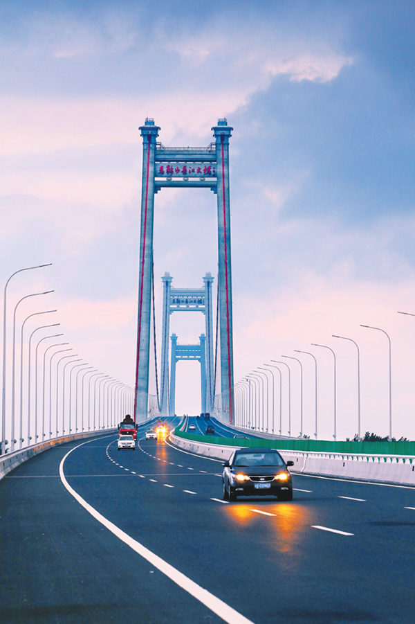 2013年12月31日,马鞍山长江大桥通车 2013年12月31日,马鞍山长江大桥通车