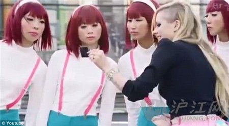 hello kitty(Avril Lavigne同名专辑第四支单曲) hello kitty(Avril Lavigne同名专辑第四支单曲)
