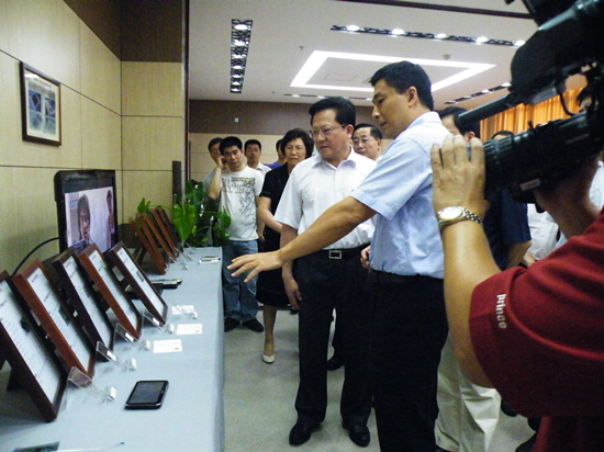 广州市委书记张广宁、市长万庆良视察我院