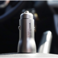 公牛车载USB充电器