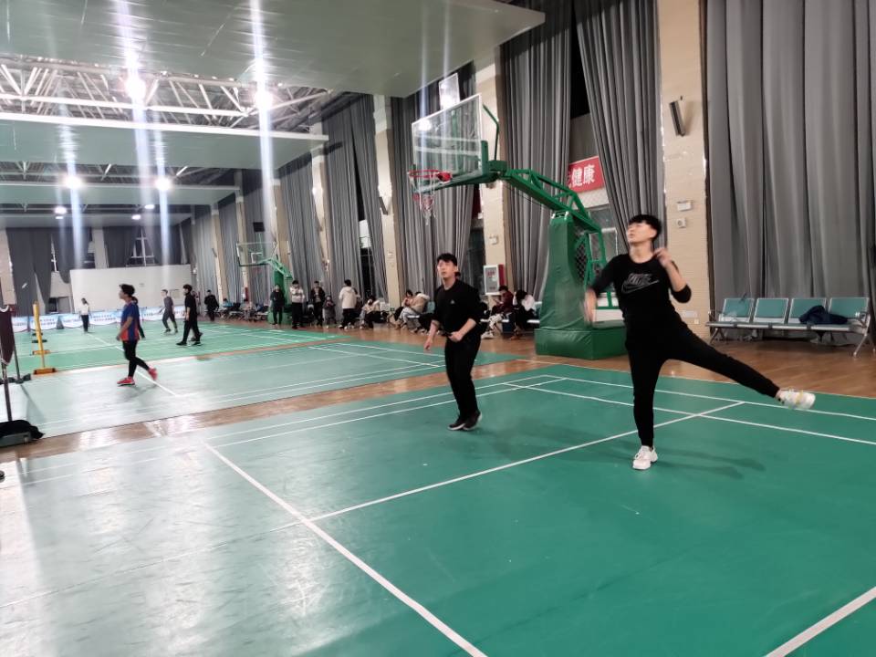与学院各大社团联谊 与学院各大社团联谊