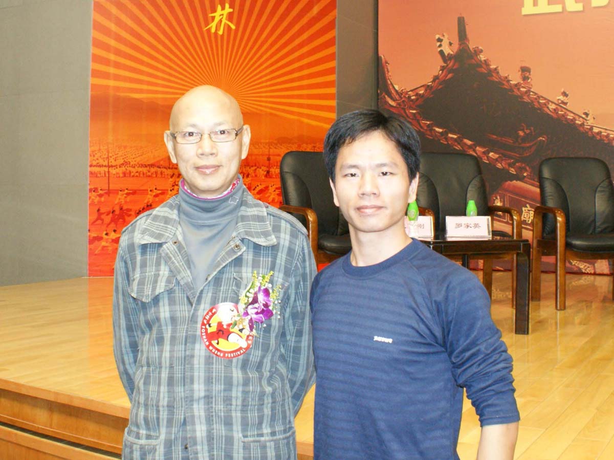 影视明星罗家英与莫天崇教练