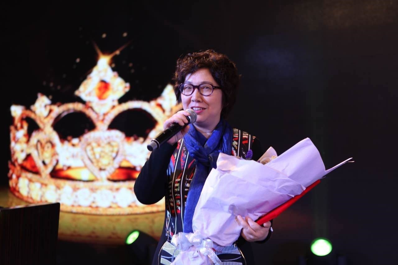 杨怀珍荣获“十二五卓越苏商女企业家” 杨怀珍荣获“十二五卓越苏商女企业家”