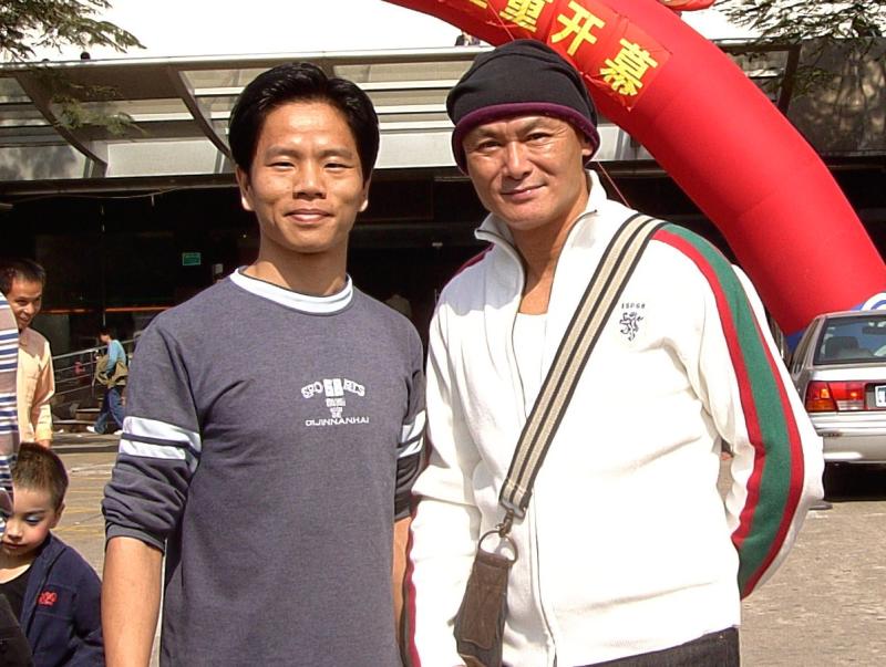 香港武打影星刘家辉与莫天崇教练