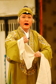 陈晓霞在《洪母骂畴》中饰洪母 陈晓霞在《洪母骂畴》中饰洪母
