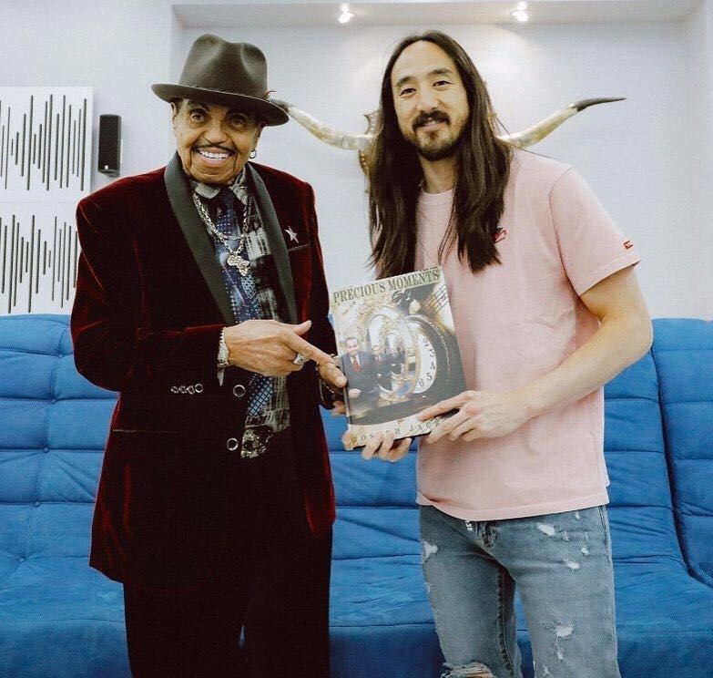 2017年,约瑟夫·杰克逊与美国DJ Steve Aoki 2017年,约瑟夫·杰克逊与美国DJ Steve Aoki