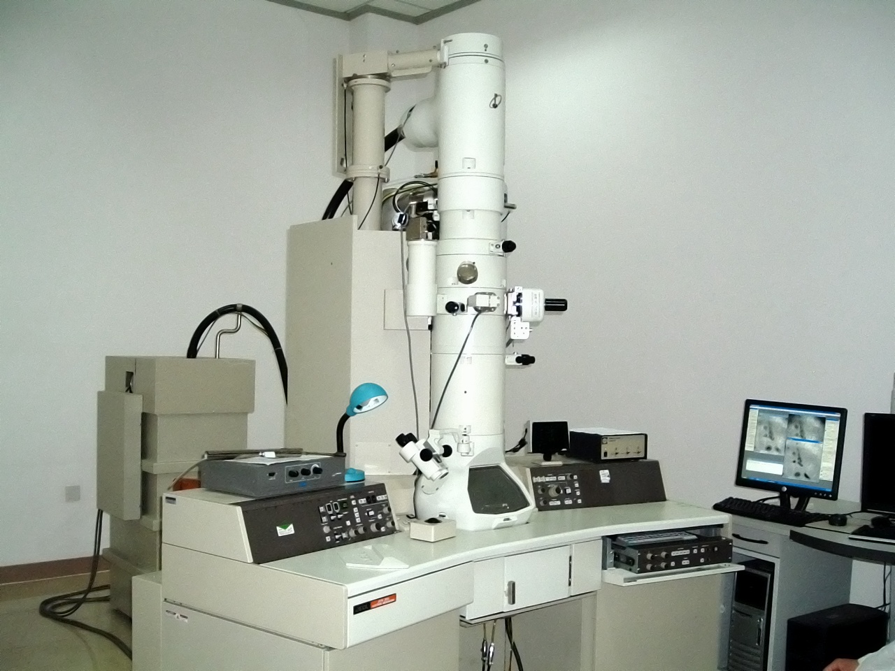 TEM(仪器名称)