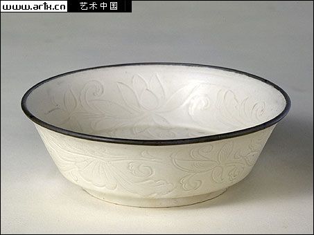 白釉刻花折腰碗 白釉刻花折腰碗