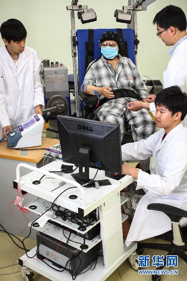 “纯意念控制”人工神经机器人系统