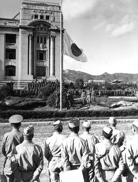 1945年在京城(首尔)美、日举行的接管仪式 1945年在京城(首尔)美、日举行的接管仪式