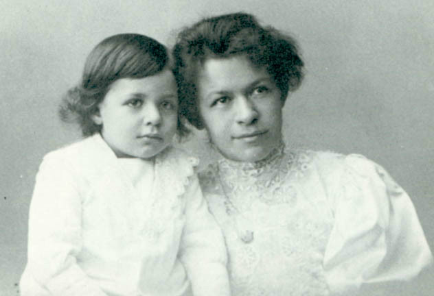 1907年,米列娃和她的儿子汉斯·阿尔伯特。 1907年,米列娃和她的儿子汉斯·阿尔伯特。